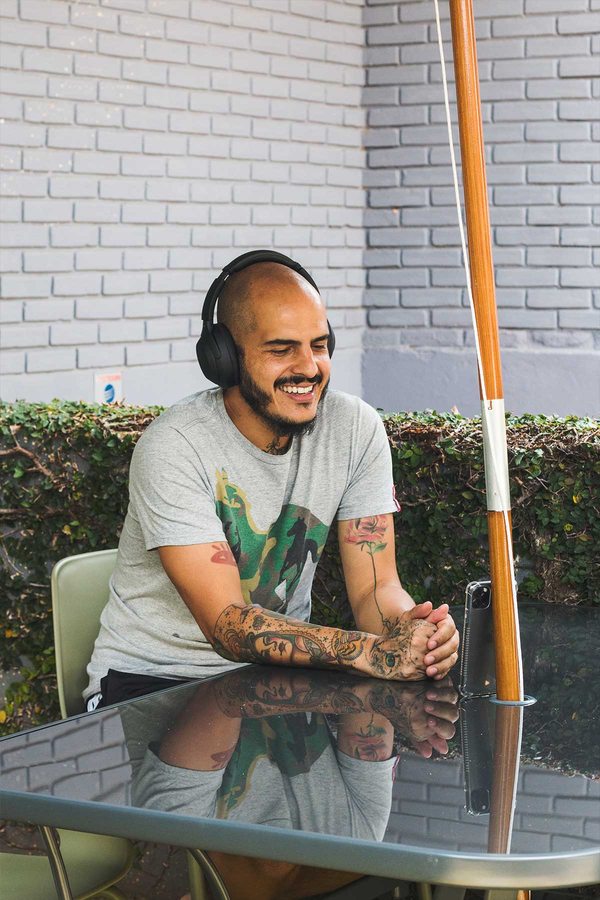 Bruno BHS trabalhando em uma das unidades do Mofo