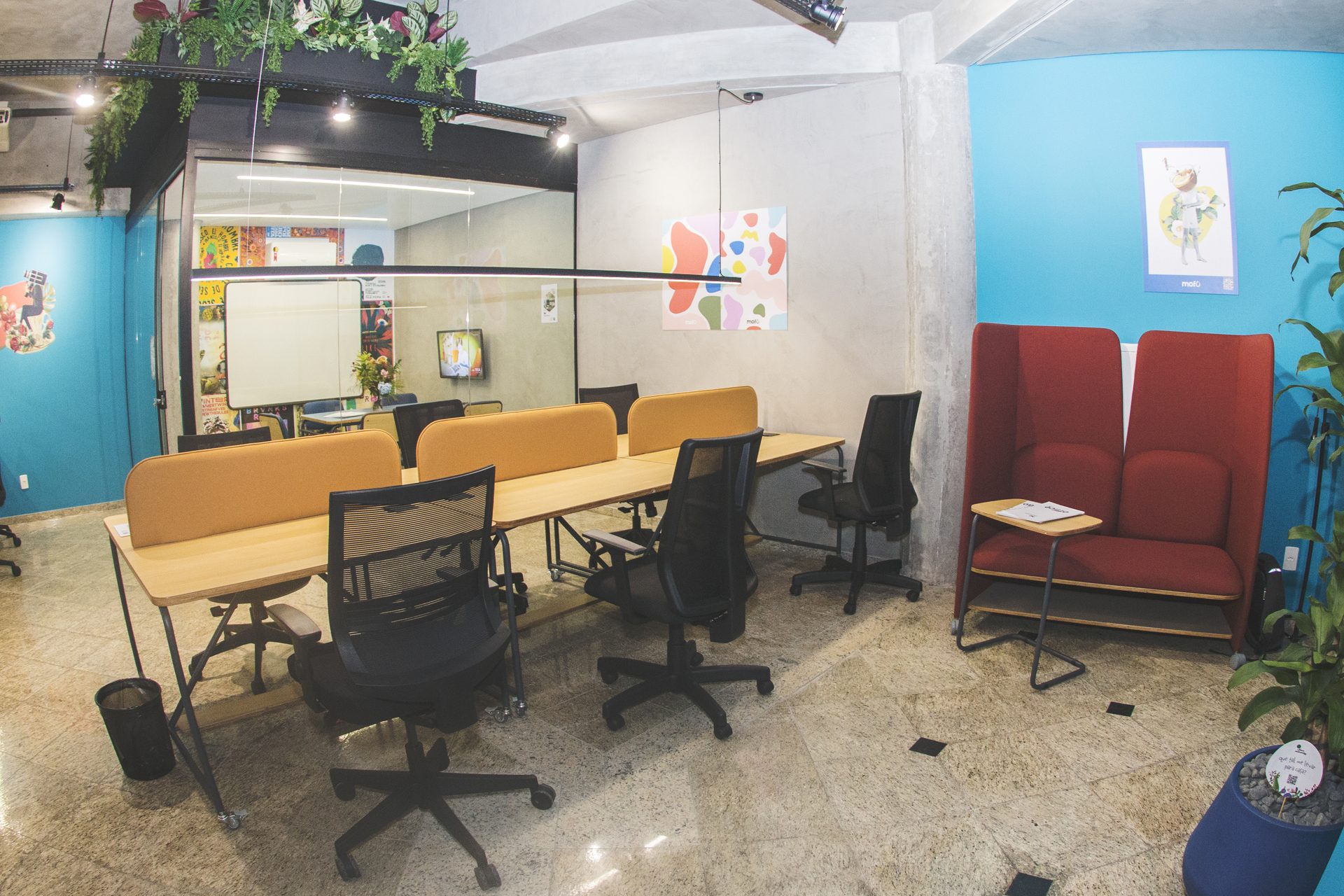 Sala colorida e criativa da Unidade Portal, dentro da Escola Portal